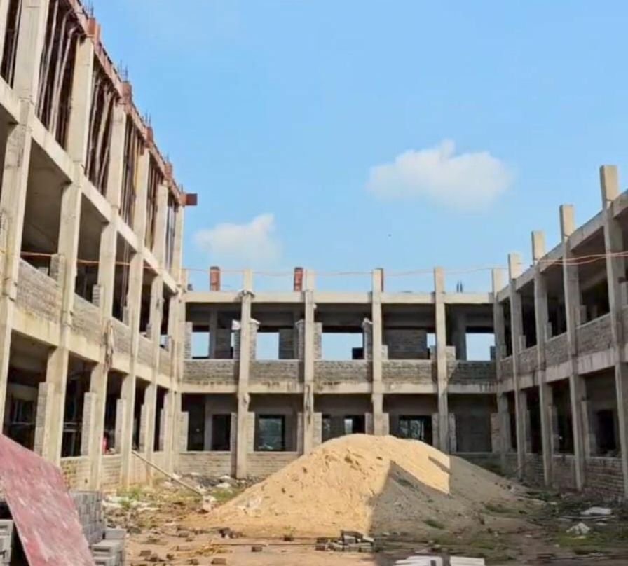 15 करोड़ की लागत से बन रहा है शक्ति जिले का नया कलेक्टर कार्यालय- कंपोजिट बिल्डिंग में एक ही स्थान पर होंगे शक्ति जिले के सारे सरकारी कार्यालय.कलेक्टर जय श्री जैन के निर्देश में शीघ्र ही नवीन भवन का कार्य होगा पूर्ण. पूरे प्रदेश का एक मॉडल कलेक्टर कार्यालय होगा नवीन भवन kshititech