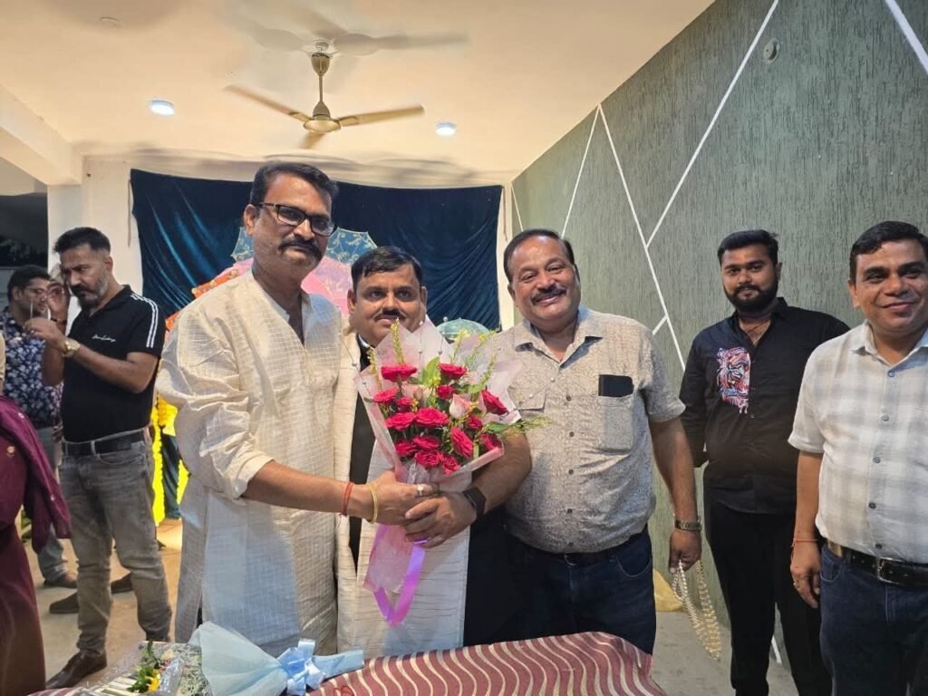 शक्ति के भाजपा नेता सुरेश कृपलानी के जन्मदिन पर सांसद कमलेश जांगड़े. नगर पालिका अध्यक्ष श्यामसुंदर अग्रवाल. पूर्व अध्यक्ष नरेश गेवाडीन.जिला पंचायत सदस्य आयुष शर्मा ने दी बधाई. 2 अक्टूबर की शाम शहर के प्रसिद्ध पापा ढाबा में आयोजित था जन्मदिन का कार्यक्रम शक्ति के भाजपा नेता सुरेश कृपलानी के जन्मदिन पर सांसद कमलेश जांगड़े. नगर पालिका अध्यक्ष श्यामसुंदर अग्रवाल. पूर्व अध्यक्ष नरेश गेवाडीन.जिला पंचायत सदस्य आयुष शर्मा ने दी बधाई. 2 अक्टूबर की शाम शहर के प्रसिद्ध पापा ढाबा में आयोजित था जन्मदिन का कार्यक्रम kshititech