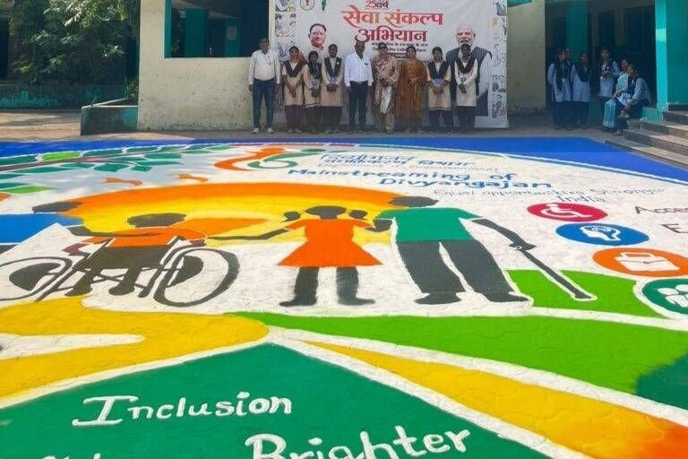 शक्ति के बस स्टैंड स्थित चौक का नाम होगा विकसित भारत सेवा संकल्प चौक -जिला मुख्यालय शक्ति में नारायण चंदेल के नेतृत्व में शुभम ग्रीन्स में भाजपाइयों में बड़ी एलइडी स्क्रीन पर सुना मोदी जी को. शहर में निकली भव्य ज्योति यात्रा- चंदेल जी ने दिलाई कार्यकर्ताओं को सेवा की शपथ.शहर के आत्मानंद स्कूल में बनाई गई विशालकाय रंगोली kshititech