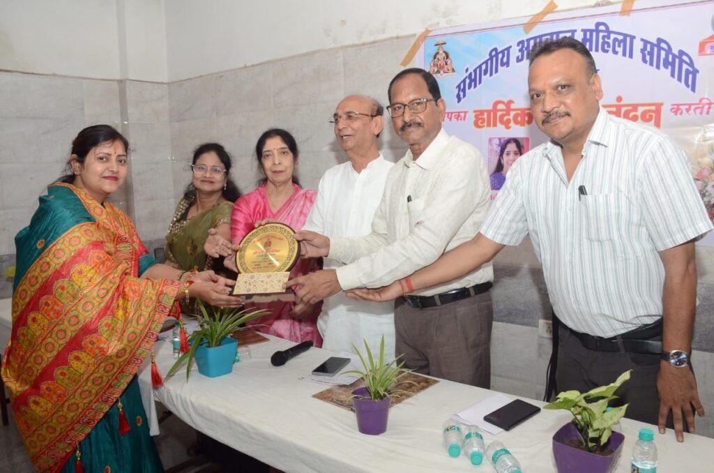 शादियों में लड़कियों का सपना- हमें मिले महानगर. कैसे पूरे होंगे सपने-माता-पिता समाज दोनों ही है परेशान. संभागीय अग्रवाल महिला समिति की अध्यक्ष उमा बंसल के नेतृत्व में संपन्न हुई समाज बंधुओ की सारगर्भित परिचर्चा. अग्रवाल सभा कोरबा के पदाधिकारी भी रहे मौजूद kshititech