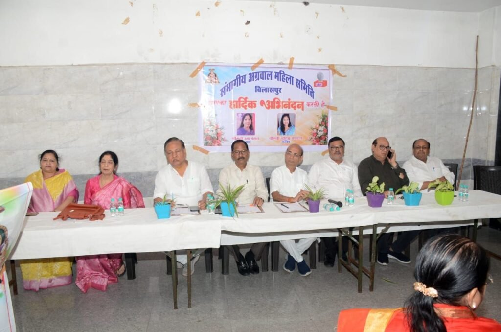 शादियों में लड़कियों का सपना- हमें मिले महानगर. कैसे पूरे होंगे सपने-माता-पिता समाज दोनों ही है परेशान. संभागीय अग्रवाल महिला समिति की अध्यक्ष उमा बंसल के नेतृत्व में संपन्न हुई समाज बंधुओ की सारगर्भित परिचर्चा. अग्रवाल सभा कोरबा के पदाधिकारी भी रहे मौजूद kshititech